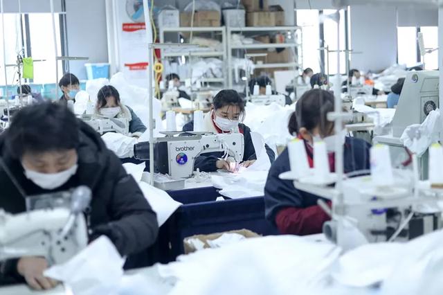 防護(hù)服緊缺？這家僅用了5天時(shí)間轉(zhuǎn)產(chǎn)防護(hù)服，日產(chǎn)量已達(dá)9000件