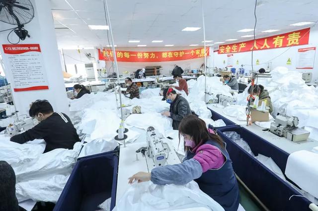 防護(hù)服緊缺？這家僅用了5天時(shí)間轉(zhuǎn)產(chǎn)防護(hù)服，日產(chǎn)量已達(dá)9000件