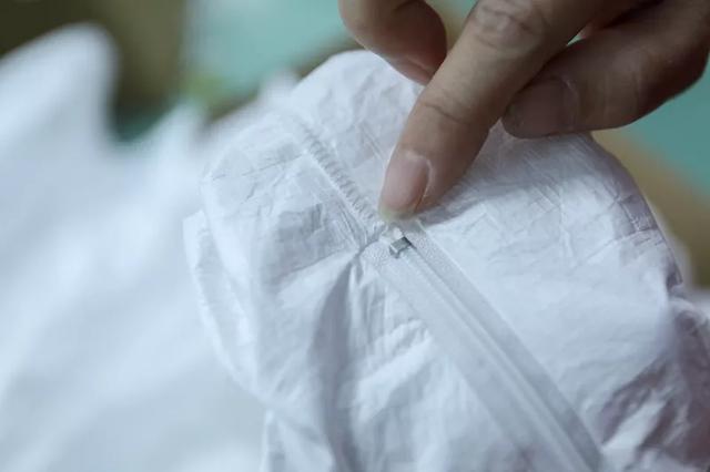 防護(hù)服緊缺？這家僅用了5天時間轉(zhuǎn)產(chǎn)防護(hù)服，日產(chǎn)量已達(dá)9000件