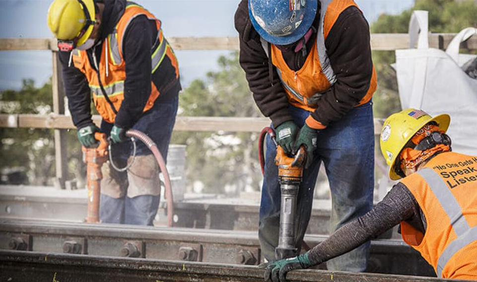 在施工場(chǎng)合里，常用的安全防護(hù)用品有哪些？