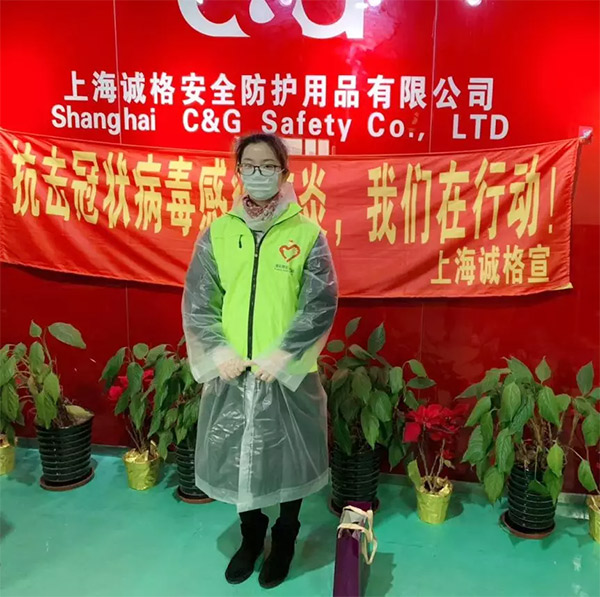 攜手戰(zhàn)&ldquo;疫&rdquo;，逆風(fēng)而上，上海志愿者助力抗疫防護(hù)服生產(chǎn)