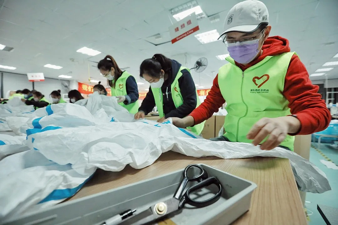 這些“守護(hù)者”們在上海誠格干了件大事！——20天，750人次，經(jīng)手近4萬件防護(hù)服！