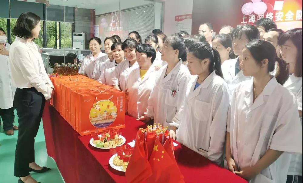 中秋&middot;國(guó)慶-上海工廠(chǎng)一線(xiàn)員工慰問(wèn)行